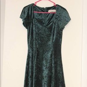 Vintage green velvet fitted short dress